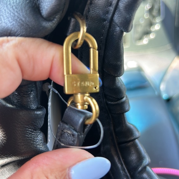 Staud leather hobo style crossbody can be worn without straps - Picture 7 of 7